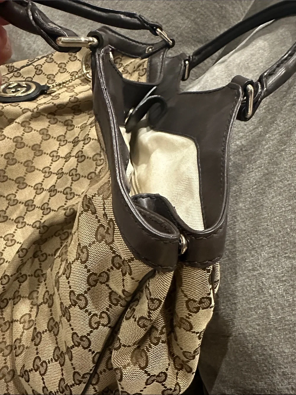 Large Gucci Sukey Shoulder bag - Picture 10 of 13